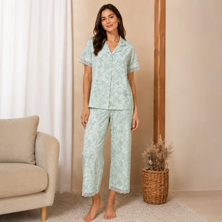 Pijama Capri con Blusa Camisera con Botones y Manga Corta T91305 Flora Nikrooz